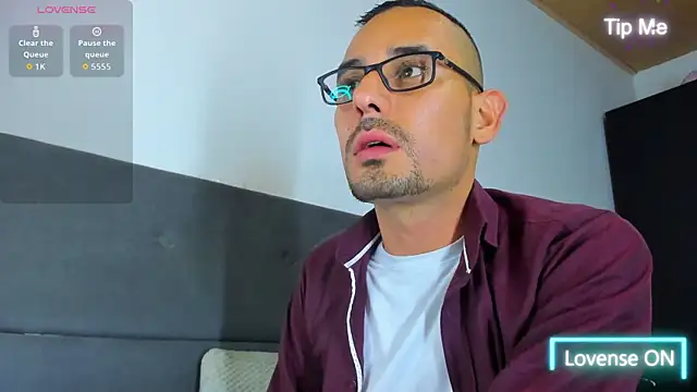 Snapshot of jhonyalzate2 chatting on September 30, 3:33 am jhonyalzate2 online show from September 30, 3:33 am