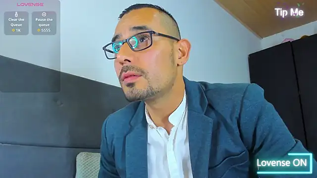 Snapshot of jhonyalzate2 chatting on October 3, 2:08 am jhonyalzate2 online show from October 3, 2:08 am