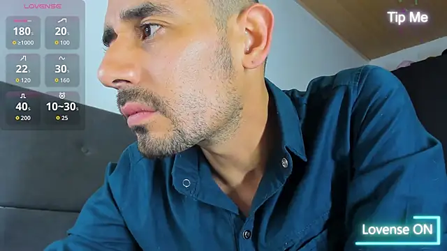 Snapshot of jhonyalzate2 chatting on October 5, 12:53 am jhonyalzate2 online show from October 5, 12:53 am