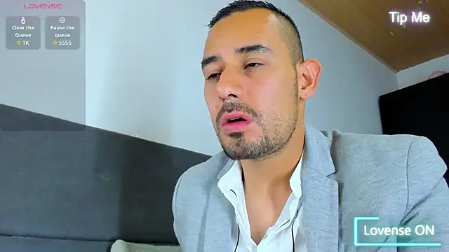 Snapshot of jhonyalzate2 chatting on October 6, 1:47 am jhonyalzate2 online show from October 6, 1:47 am