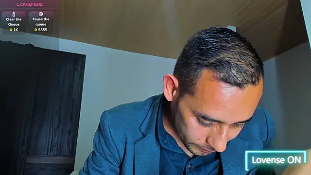 Snapshot of jhonyalzate2 chatting on October 29, 2:25 am jhonyalzate2 online show from October 29, 2:25 am