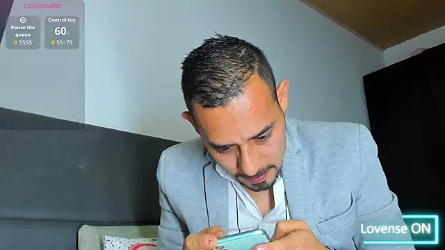 jhonyalzate2 online show from November 25, 2:44 am