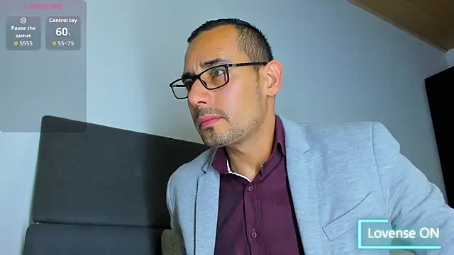 jhonyalzate2 online show from December 18, 1:11 am