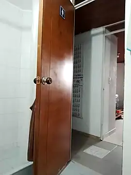 Vicky Rosse online show from February 13, 8:05 pm