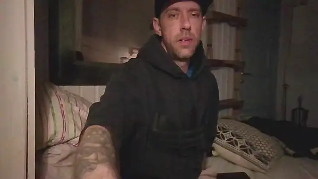 Snapshot of Stock-Holmes chatting on April 2, 11:35 pm Stock-Holmes online show from April 2, 11:35 pm