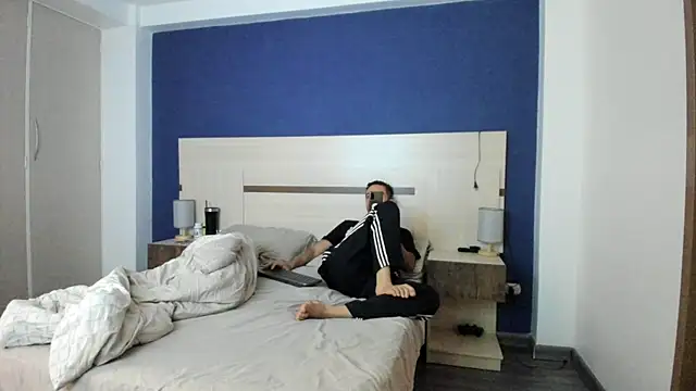 Snapshot of funcouple1985 chatting on March 6, 7:10 pm funcouple1985 online show from March 6, 7:10 pm