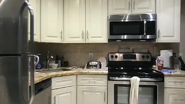 BigGuyMuscle online show from December 3, 10:30 pm