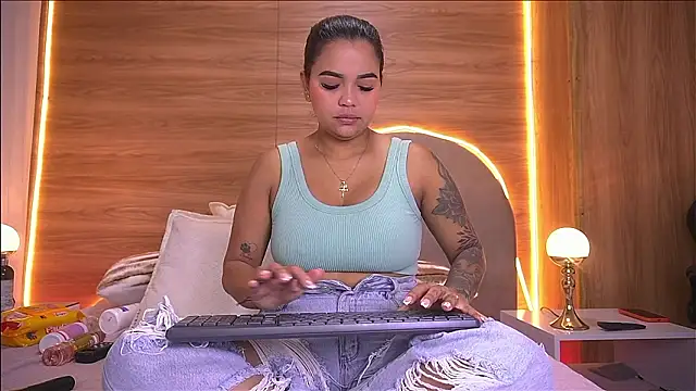 Snapshot of alexaa_walker chatting on February 13, 12:01 pm alexaa walker online show from February 13, 12:01 pm