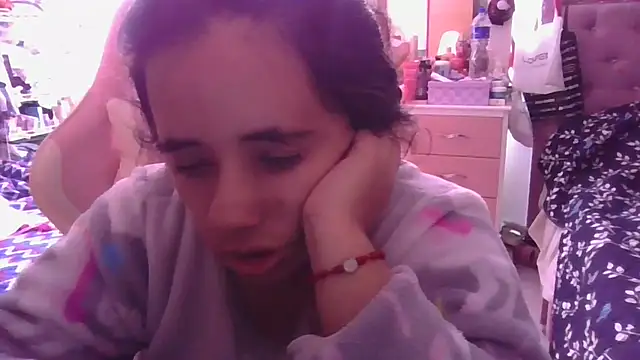 annarose19 online show from December 19, 8:05 pm