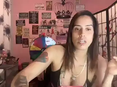 Snapshot of latinacubana chatting on December 14, 12:55 pm latinacubana online show from December 14, 12:55 pm