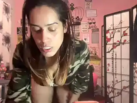 Snapshot of latinacubana chatting on December 15, 6:29 am latinacubana online show from December 15, 6:29 am