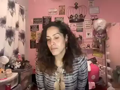 Snapshot of latinacubana chatting on January 5, 12:42 pm latinacubana online show from January 5, 12:42 pm