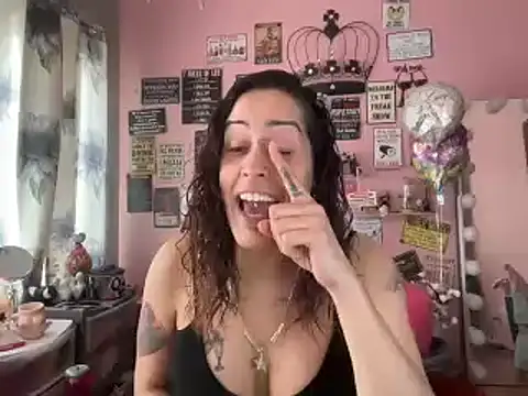 Snapshot of latinacubana chatting on January 7, 6:56 pm latinacubana online show from January 7, 6:56 pm