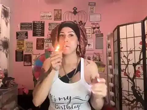 Snapshot of latinacubana chatting on January 9, 7:21 am latinacubana online show from January 9, 7:21 am