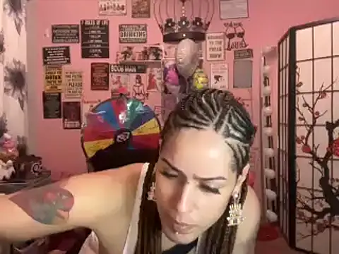 Snapshot of latinacubana chatting on January 9, 10:31 am latinacubana online show from January 9, 10:31 am