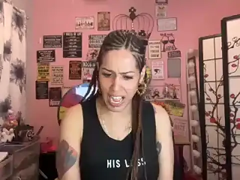 Snapshot of latinacubana chatting on January 12, 11:28 am latinacubana online show from January 12, 11:28 am