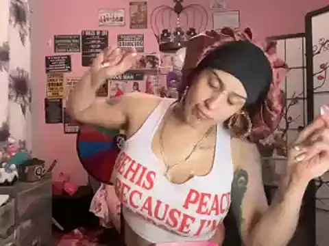 Snapshot of latinacubana chatting on January 20, 5:04 am latinacubana online show from January 20, 5:04 am