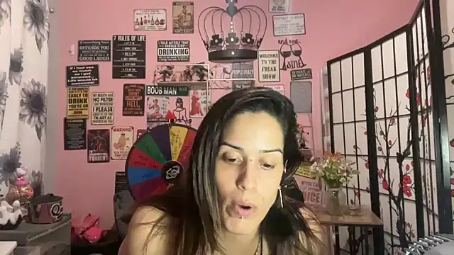 Snapshot of latinacubana chatting on February 1, 4:14 am latinacubana online show from February 1, 4:14 am