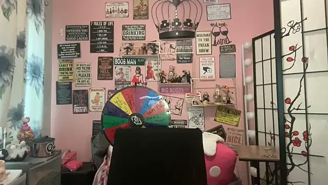 Snapshot of latinacubana chatting on February 5, 2:37 pm latinacubana online show from February 5, 2:37 pm