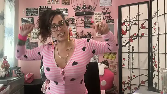 Snapshot of latinacubana chatting on February 14, 2:33 pm latinacubana online show from February 14, 2:33 pm