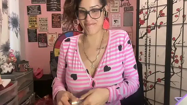 Snapshot of latinacubana chatting on February 15, 1:16 pm latinacubana online show from February 15, 1:16 pm