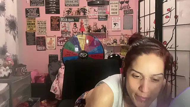 Snapshot of latinacubana chatting on February 22, 3:56 am latinacubana online show from February 22, 3:56 am