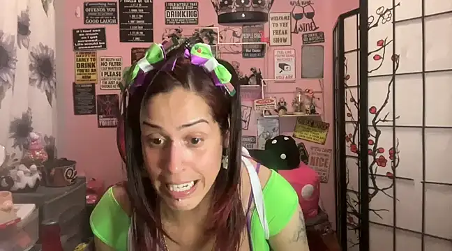 Snapshot of latinacubana chatting on March 8, 9:28 am latinacubana online show from March 8, 9:28 am