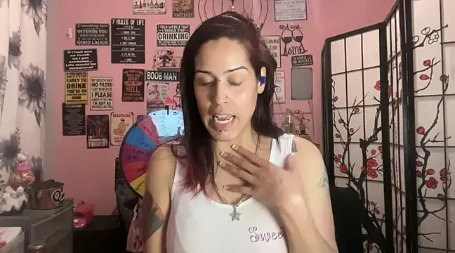 Snapshot of latinacubana chatting on March 9, 9:35 am latinacubana online show from March 9, 9:35 am