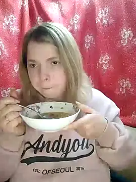Snapshot of Zuli_Kiska chatting on December 23, 8:47 pm Zuli Kiska online show from December 23, 8:47 pm