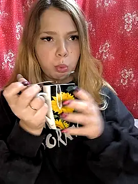 Zuli Kiska online show from December 1, 8:14 pm