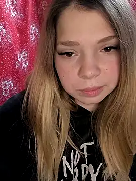 Zuli Kiska online show from December 2, 8:26 pm