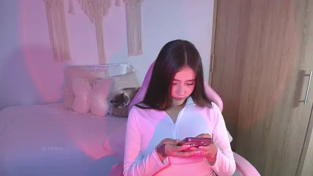 iriswest  online show from May 12, 1:47 am