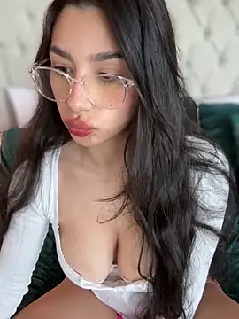 Snapshot of LoveLillyy chatting on January 21, 8:11 pm LoveLillyy online show from January 21, 8:11 pm