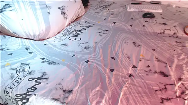 Q T pie online show from December 17, 4:45 am