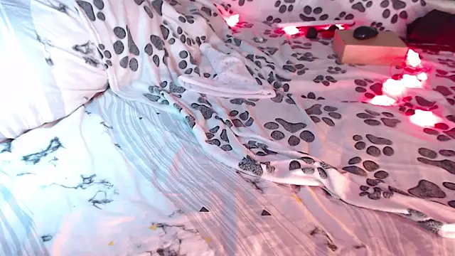 Q T pie online show from January 3, 3:27 am