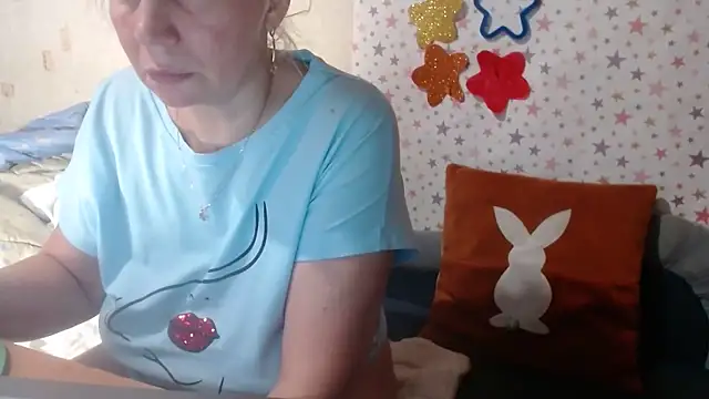 QueenLana online show from December 1, 5:56 am