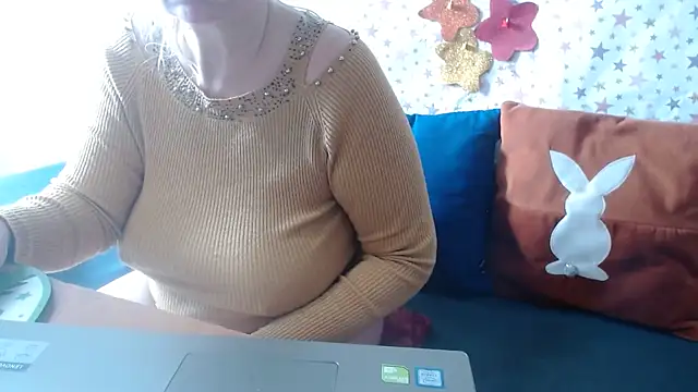QueenLana online show from April 24, 6:38 am