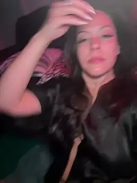 bellafreakyfun online show from May 2, 11:15 am