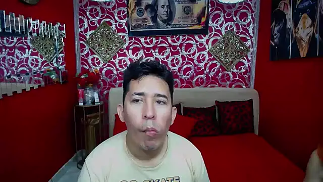 Snapshot of shannentrans chatting on March 19, 3:32 am shannentrans online show from March 19, 3:32 am