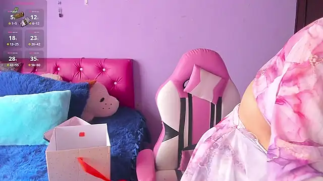 Snapshot of crissn0707 chatting on February 2, 12:02 pm crissn0707 online show from February 2, 12:02 pm