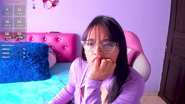 Snapshot of crissn0707 chatting on March 6, 3:13 pm crissn0707 online show from March 6, 3:13 pm