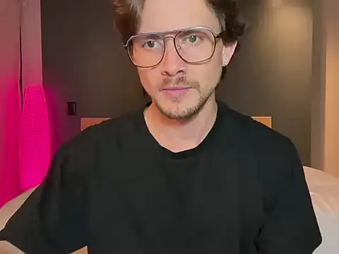 Snapshot of mcklister_kinky_feets chatting on February 14, 1:35 am mcklister kinky feets online show from February 14, 1:35 am