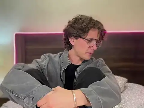 Snapshot of mcklister_kinky_feets chatting on March 15, 8:42 am mcklister kinky feets online show from March 15, 8:42 am