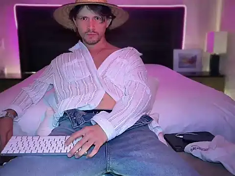 Snapshot of mcklister_kinky_feets chatting on March 31, 12:38 pm mcklister kinky feets online show from March 31, 12:38 pm