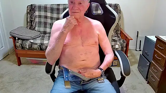 Snapshot of jimmy_d47 chatting on April 18, 7:58 pm jimmy d47 online show from April 18, 7:58 pm