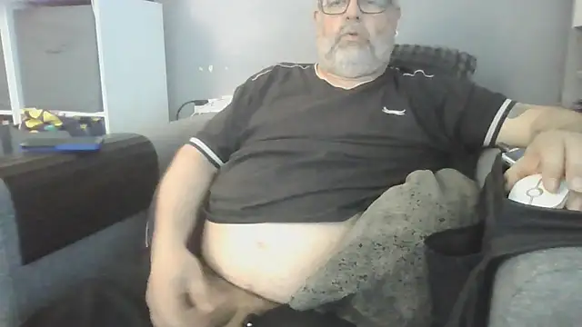 Snapshot of Naturistmale45 chatting on April 16, 10:49 am Naturistmale45 online show from April 16, 10:49 am