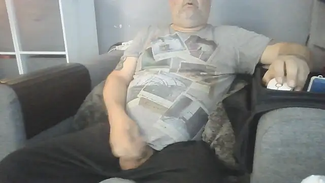 Snapshot of Naturistmale45 chatting on June 18, 7:30 am Naturistmale45 online show from June 18, 7:30 am