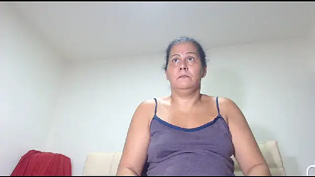 Snapshot of womancute chatting on January 5, 4:58 am womancute online show from January 5, 4:58 am