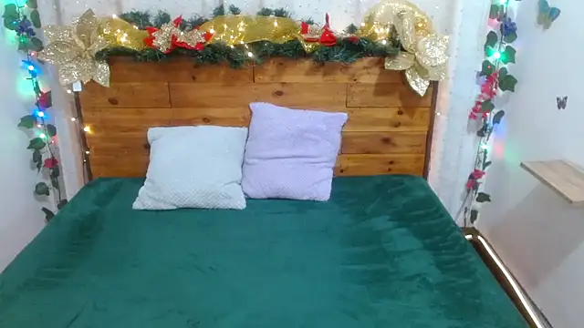 NikkieMilky online show from December 18, 11:44 pm