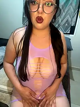 Snapshot of MileyGia chatting on October 4, 2:42 am MileyGia online show from October 4, 2:42 am